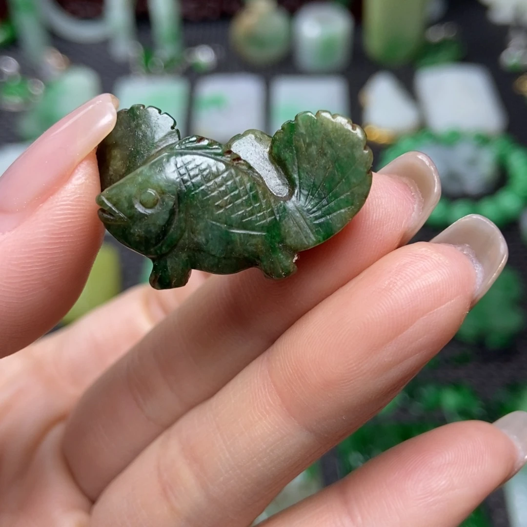 翡翠未镶嵌挂件清