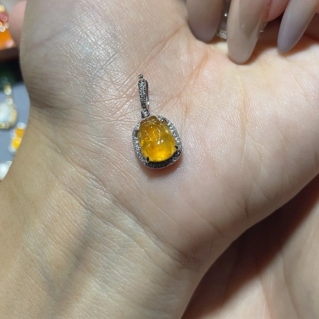 【闪购商品】颈饰18K金镶嵌翡翠岚*