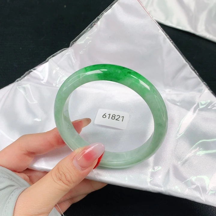 翡翠手镯未镶嵌天然翡翠手镯04