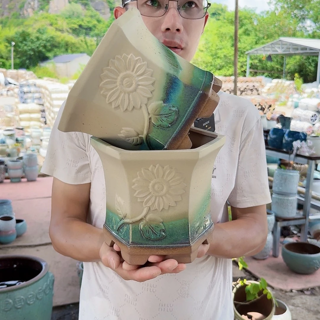 紫砂花盆口18高18（两个大号六角绿