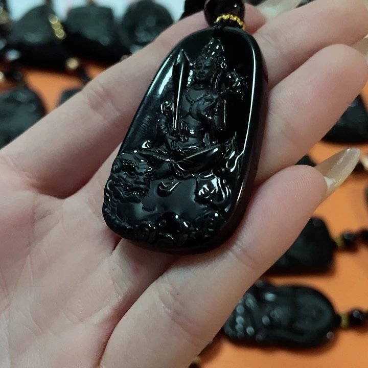 翡翠颈饰未镶嵌默*?