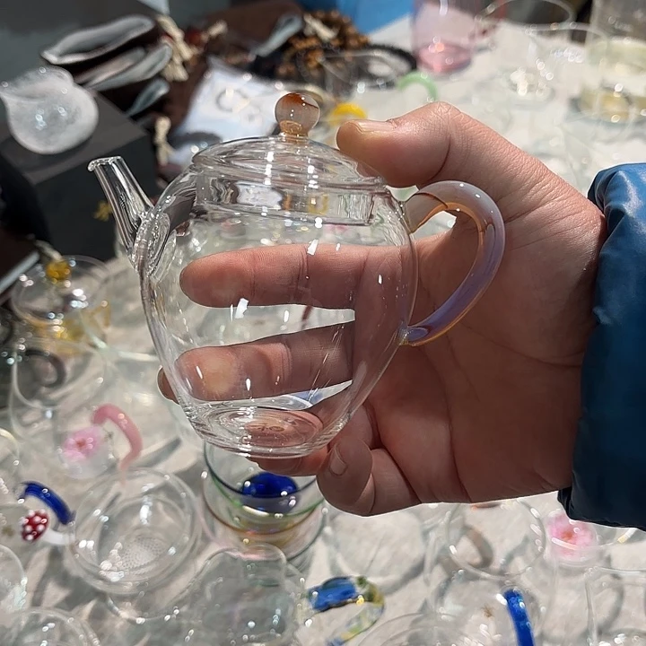 侧把小壶紫凤玉。