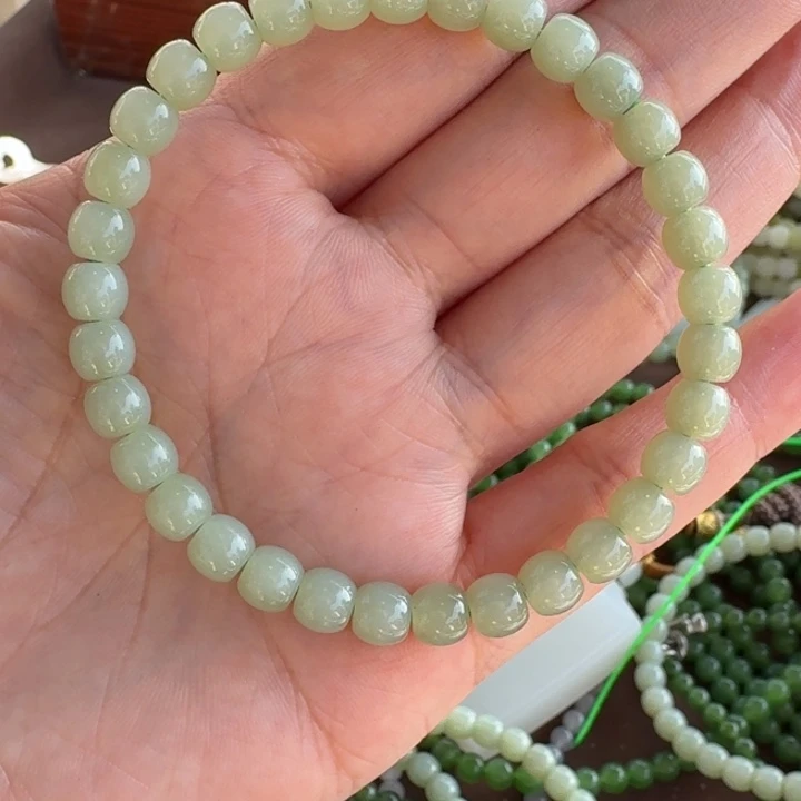 悦***妈和田玉未镶嵌颈饰