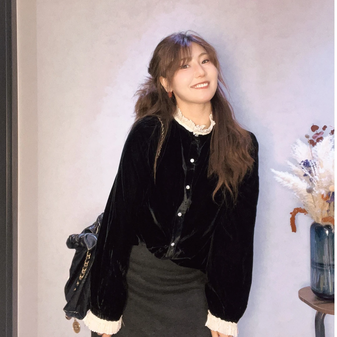 时尚韩系灯芯绒内搭黑色