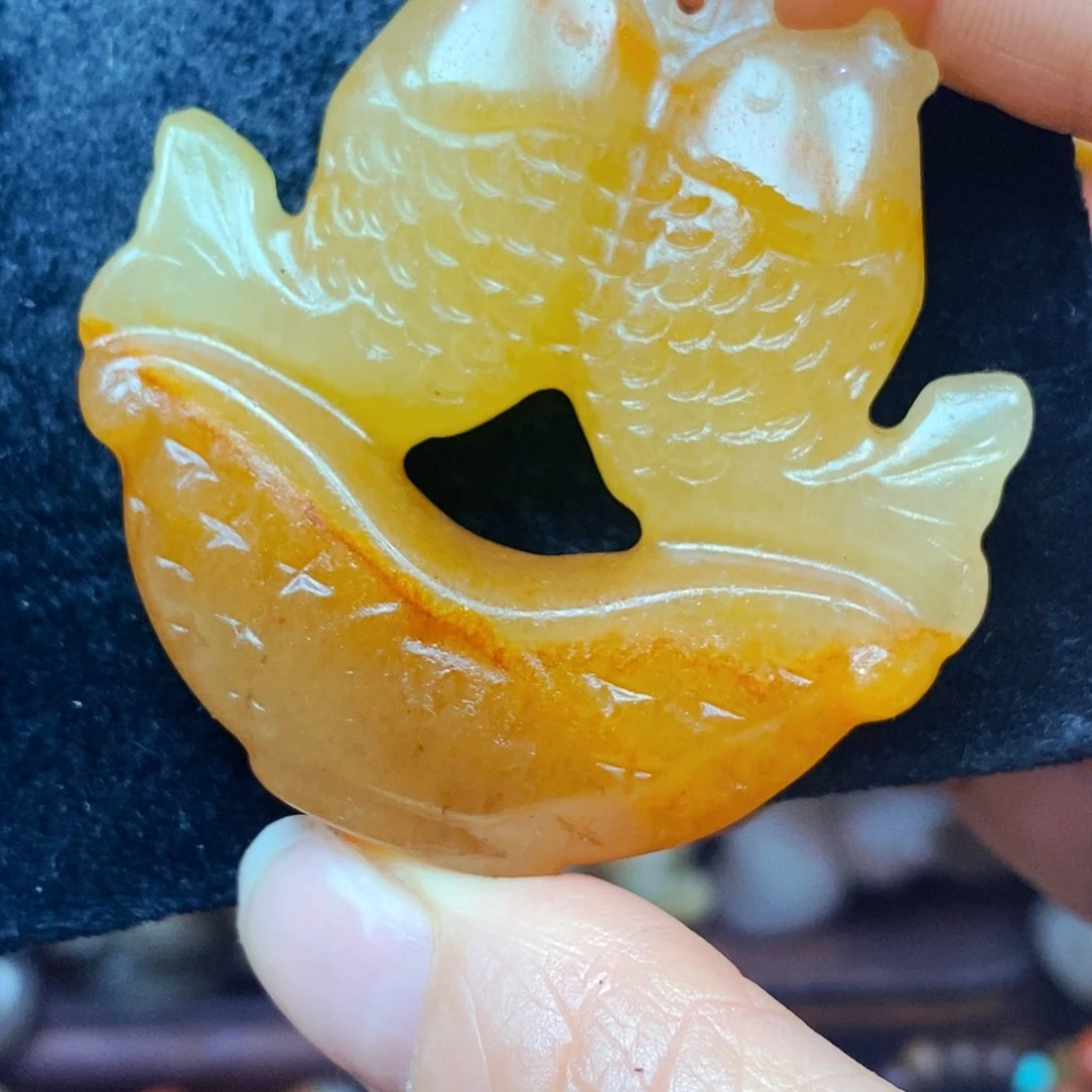 未镶嵌石英质玉（黄龙玉）颈饰