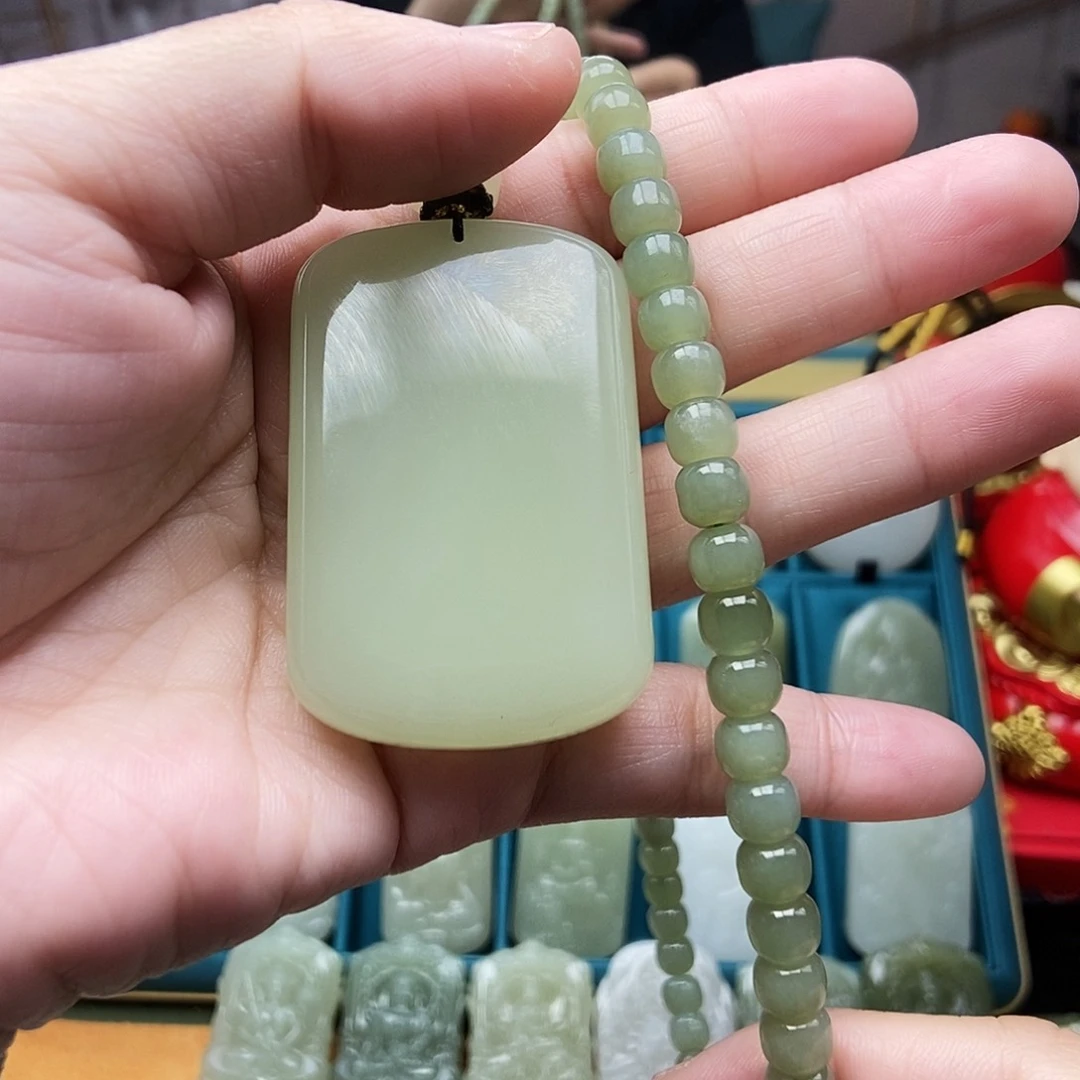 和田玉颈饰未镶嵌?****生