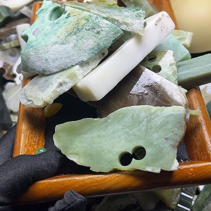 和田玉未镶嵌珠宝奇石浮**梦