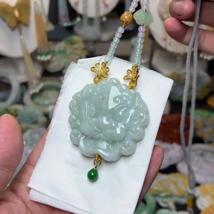 翡翠未镶嵌颈饰吊坠