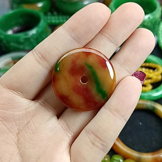 翡翠挂件未镶嵌翡翠