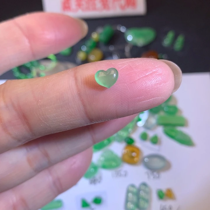 翡翠未镶嵌套链爱心