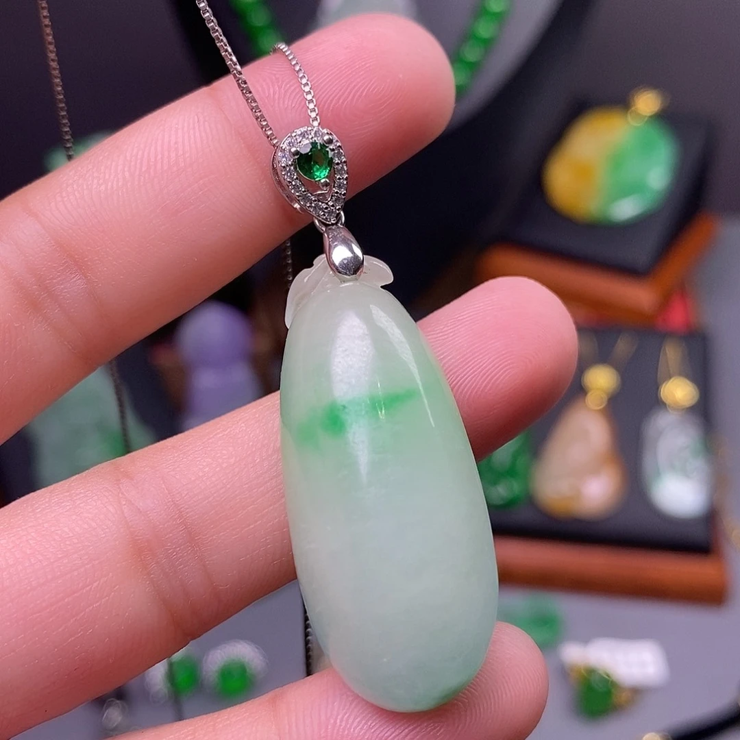 吊坠(赠链)未镶嵌翡翠