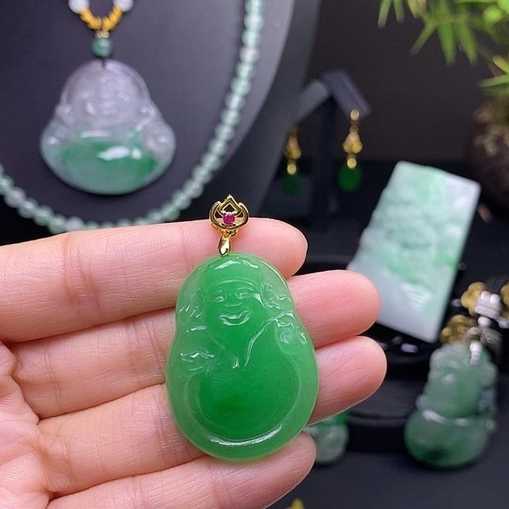 翡翠未镶嵌吊坠(赠链)
