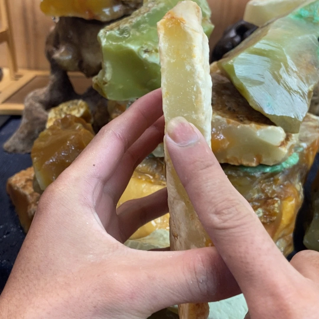 石英质玉（黄龙玉）未镶嵌珠宝奇石