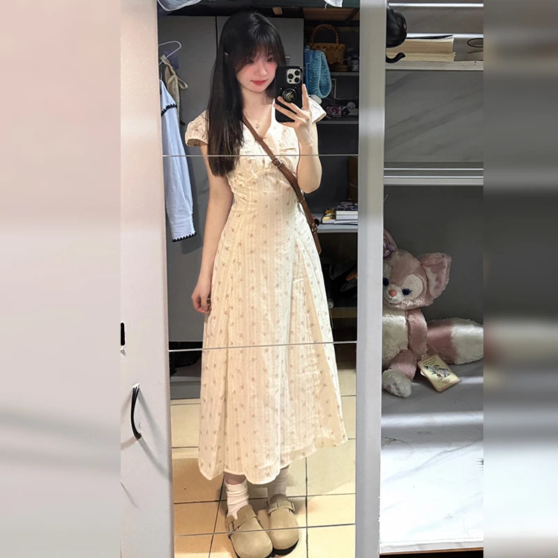 法式初恋v领碎花连衣裙子女夏季2025新款气质小飞袖修身收腰长裙