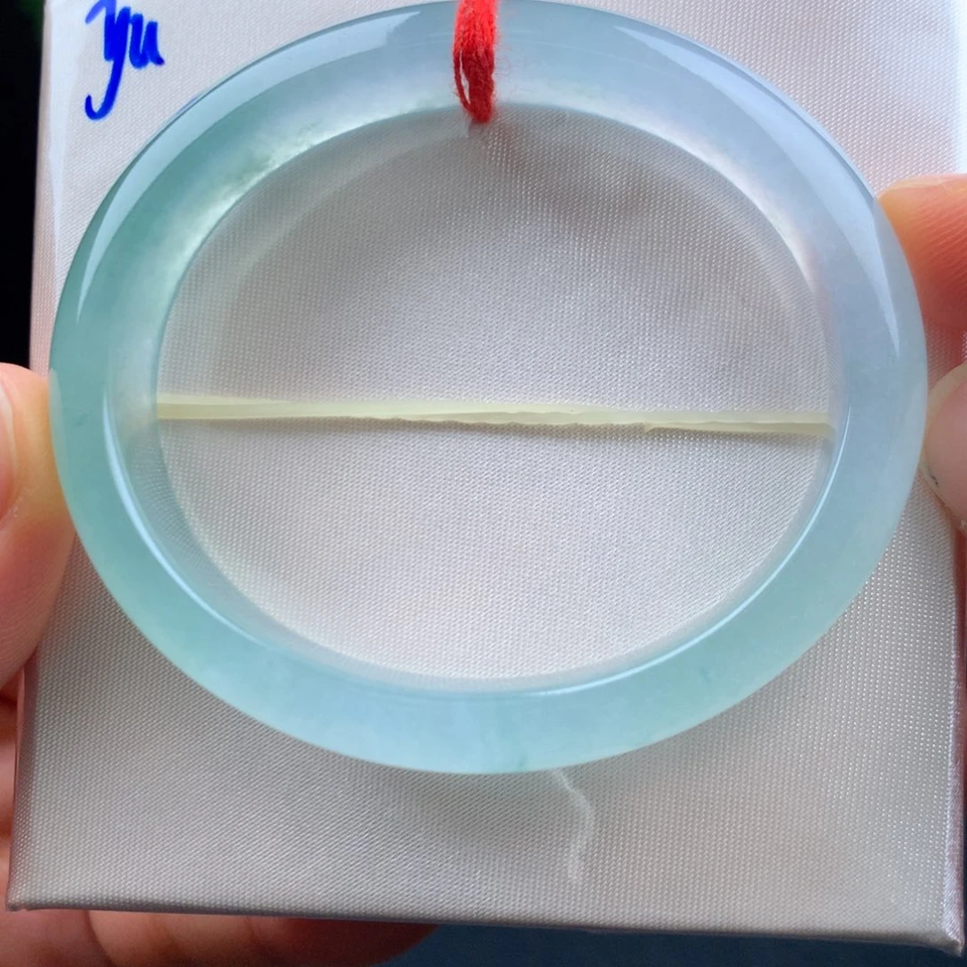 翡翠未镶嵌手镯全条冰透起光