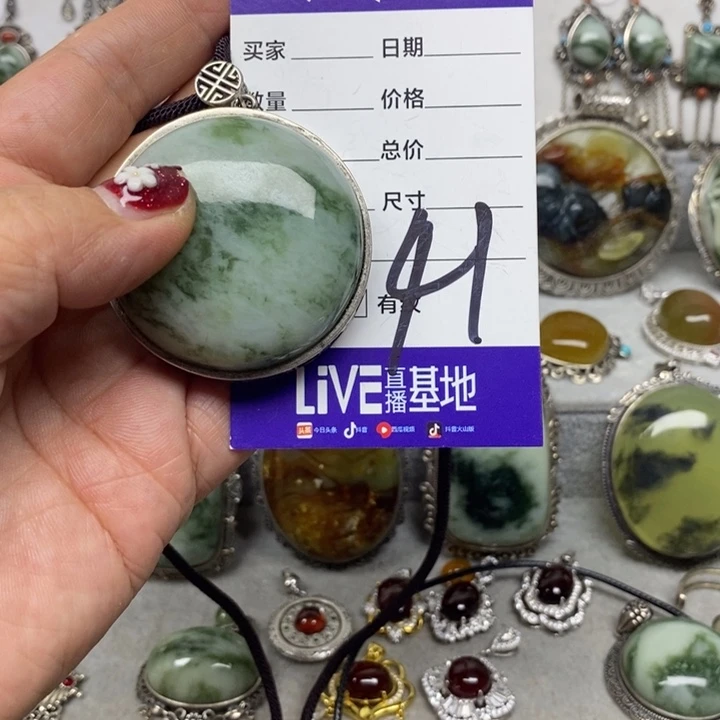 蛇纹石玉吊坠银S925镶嵌美****蒙