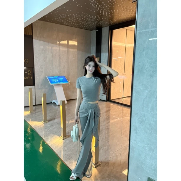 【梦梦服饰】设计感夏季显瘦T恤+假两件屁帘微喇裤套装