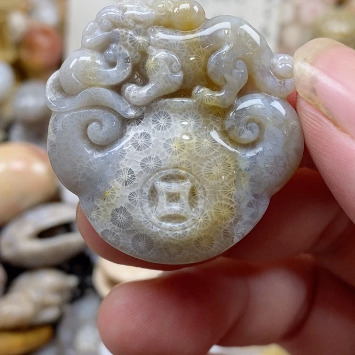 颈饰未镶嵌硅化珊瑚（珊瑚玉）小