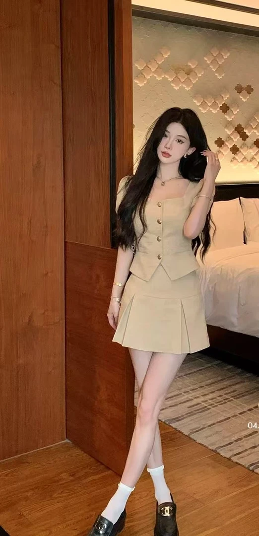 2025夏季新款显瘦遮肉设计感短袖马甲时尚套装