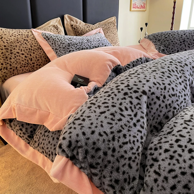 新款轻奢豹纹獭兔毛绒四件套牛奶绒被套床笠家用加厚床单学生宿舍