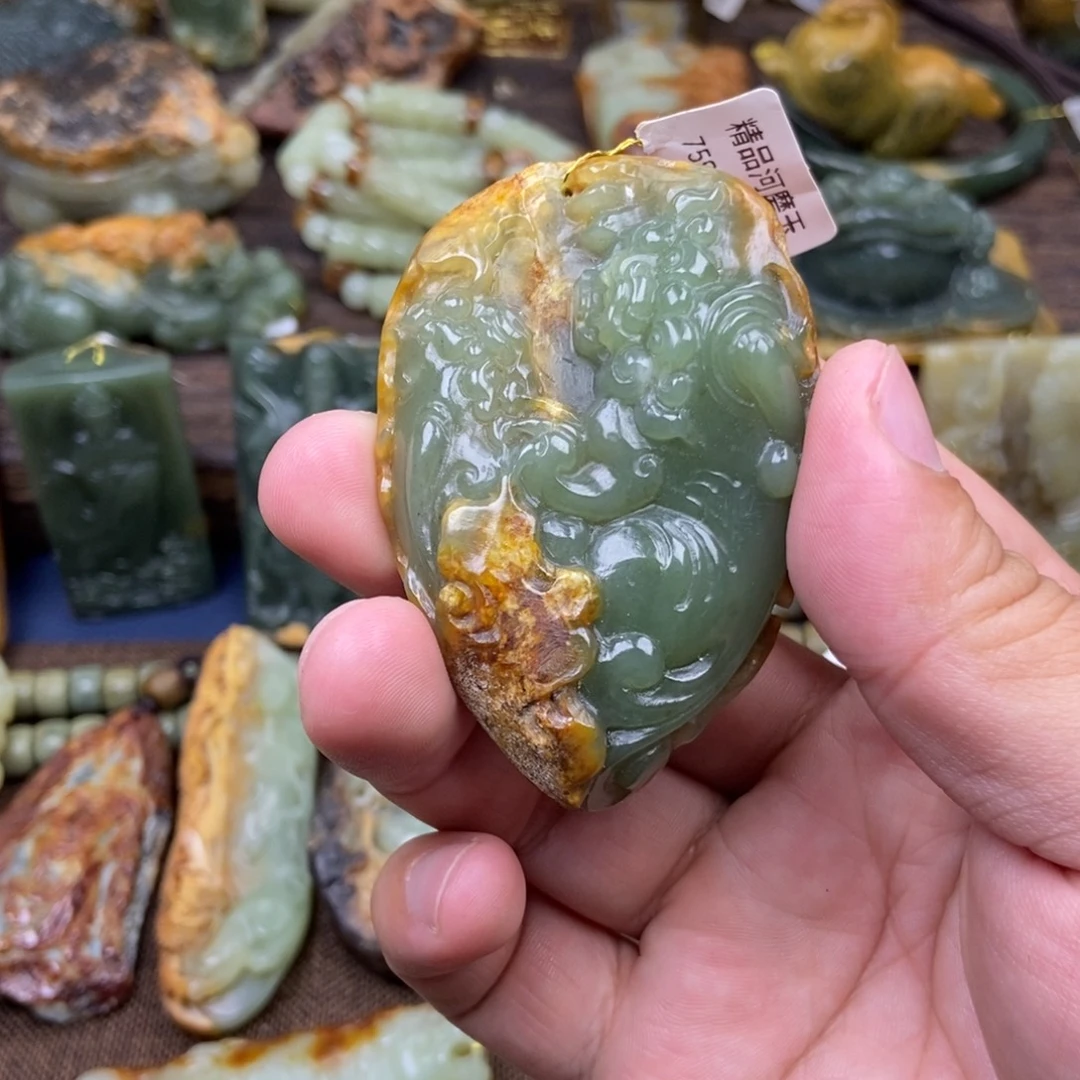 大***头未镶嵌岫岩河磨玉（透闪石质玉）珠宝奇石