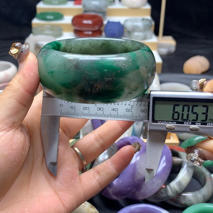 未镶嵌手镯石英质玉