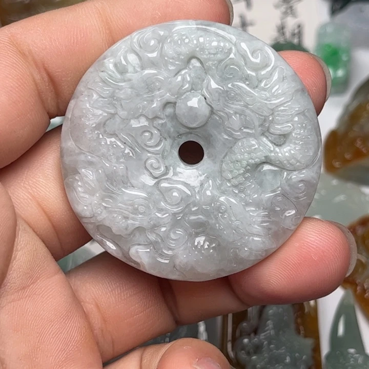 翡翠未镶嵌颈饰九龙车挂