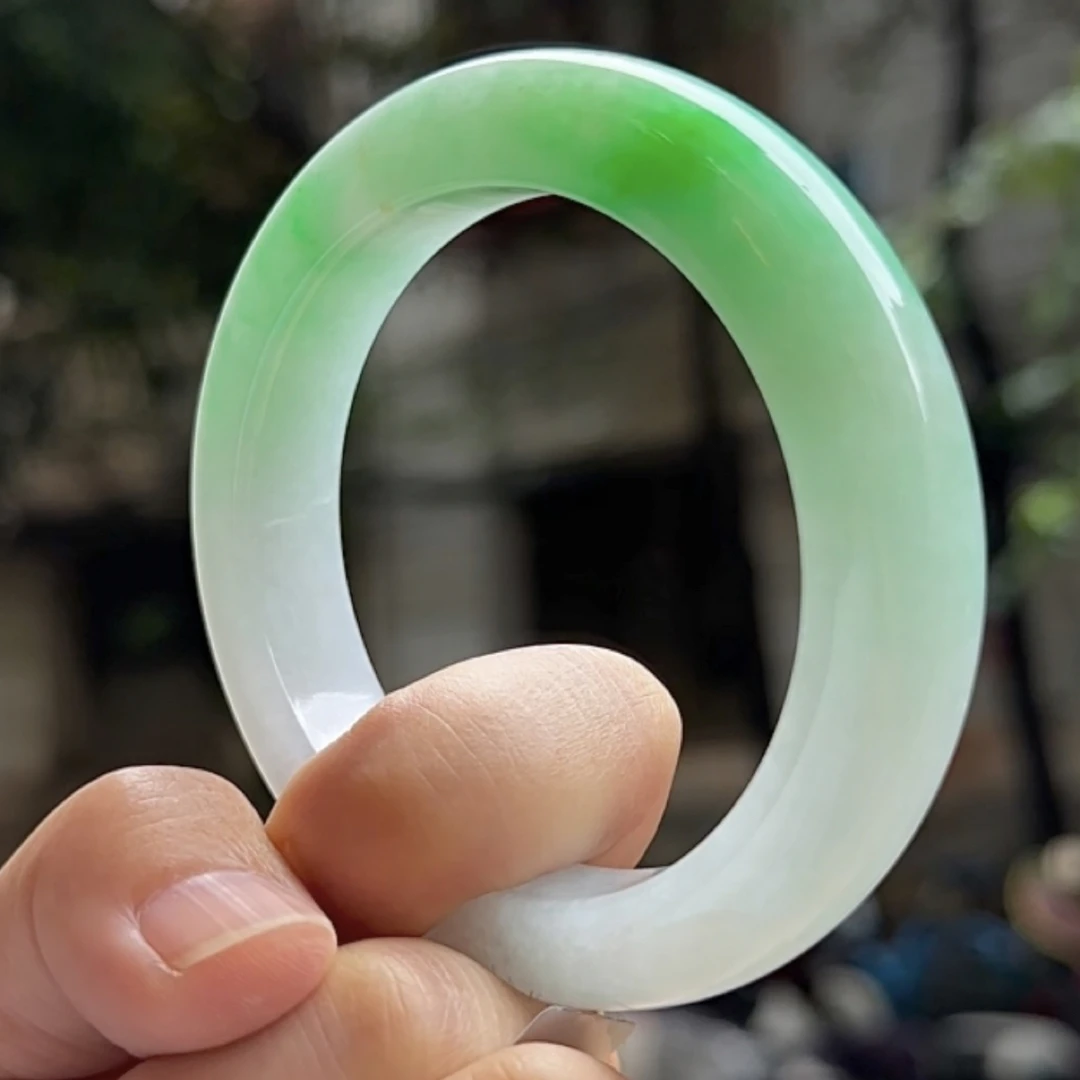 自然光实拍天然A货翡翠老货飘阳绿正圈