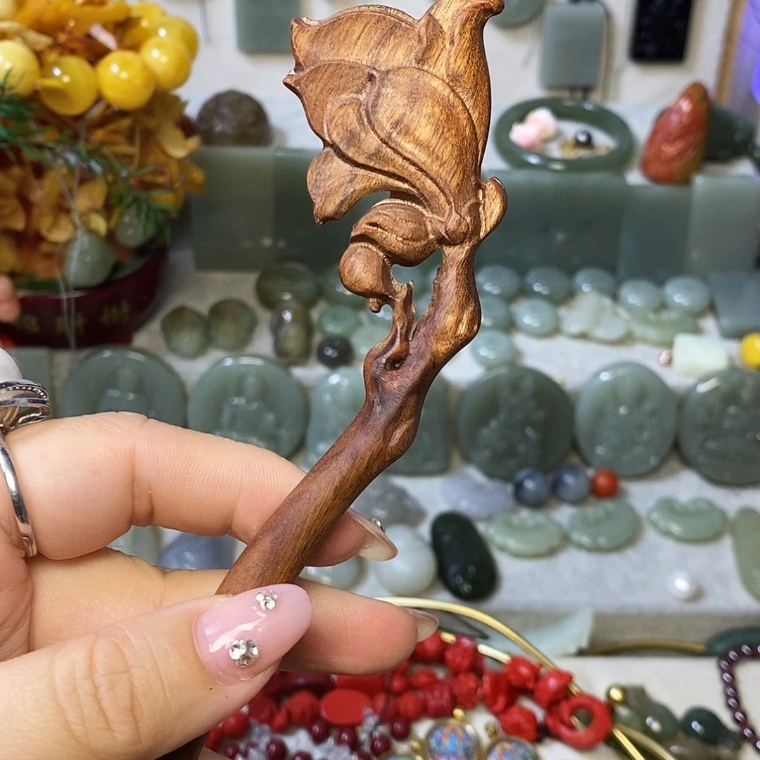 和田玉颈饰未镶嵌木簪