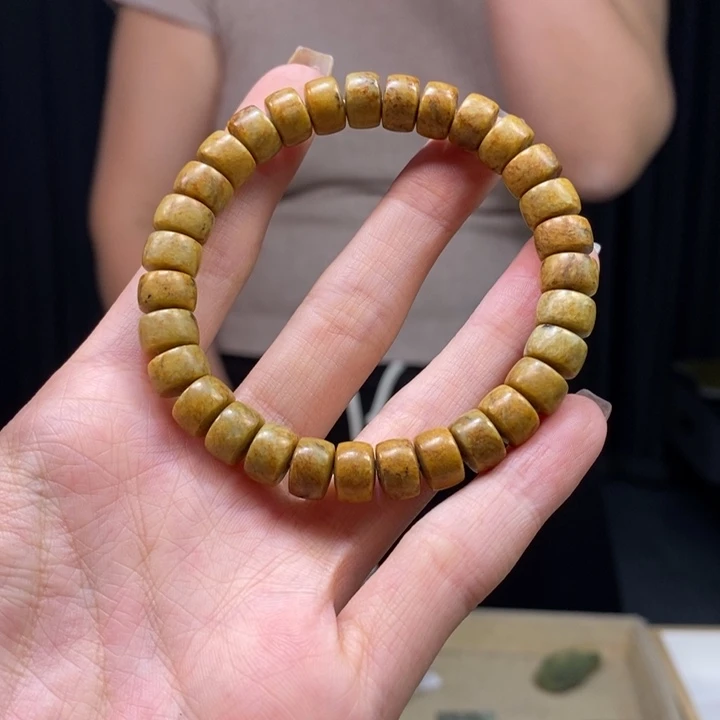 岫岩河磨玉（透闪石质玉）颈饰未镶嵌