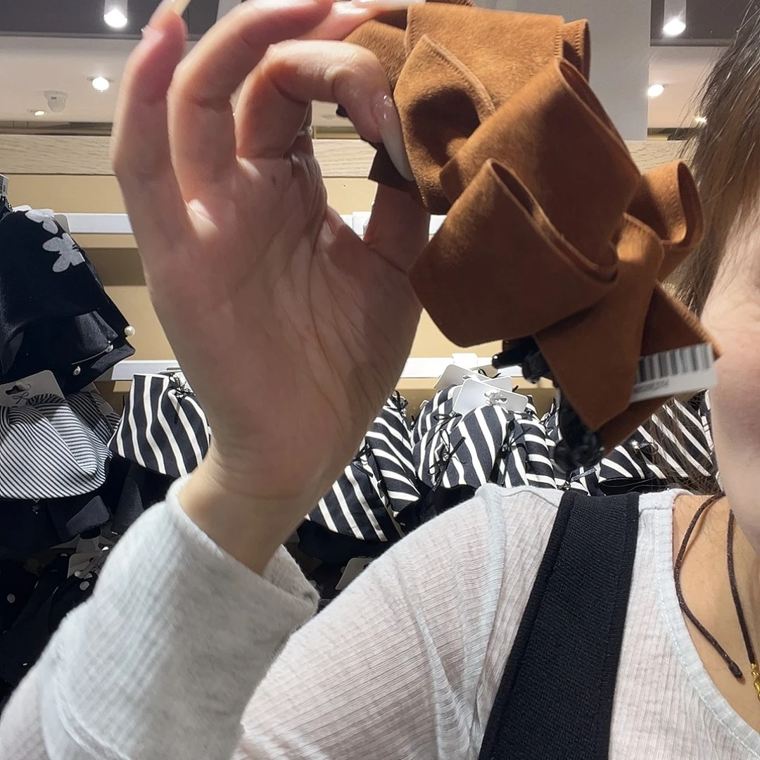 皮质铁合金焦糖色香蕉夹