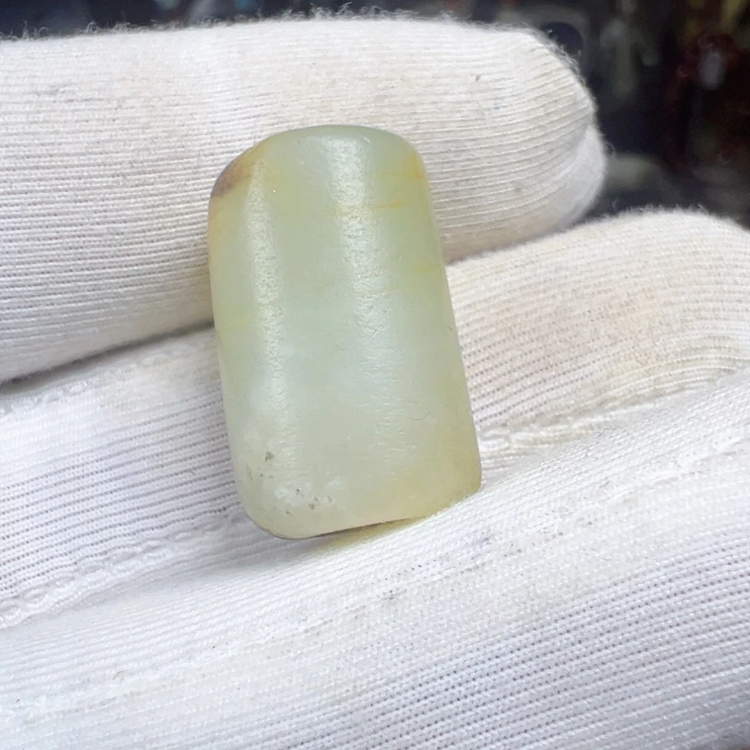 和田玉未镶嵌颈饰石***布