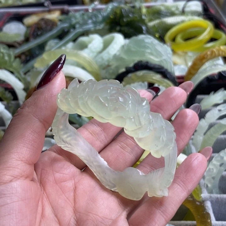 蛇纹石玉手镯未镶嵌