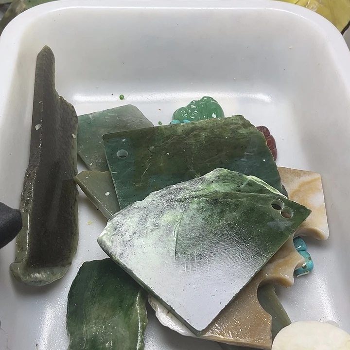 未镶嵌透闪石质玉珠宝奇石亮