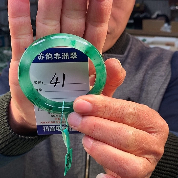 未镶嵌手镯石英质玉（非洲翠）