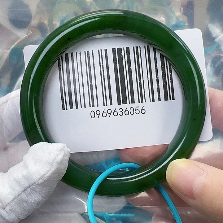 和田玉未镶嵌手镯微瑕6061