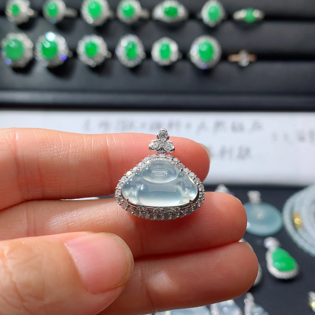 颈饰18K金镶嵌翡翠