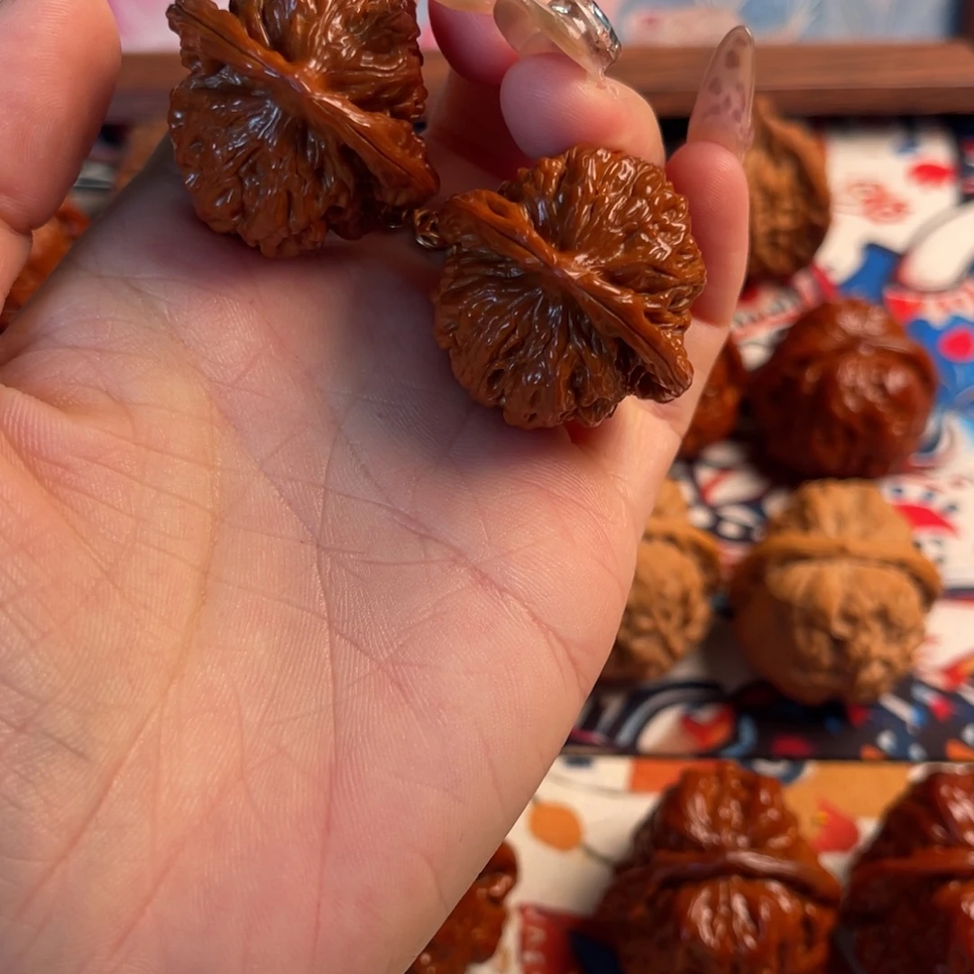 文玩核桃吊坠白狮子33