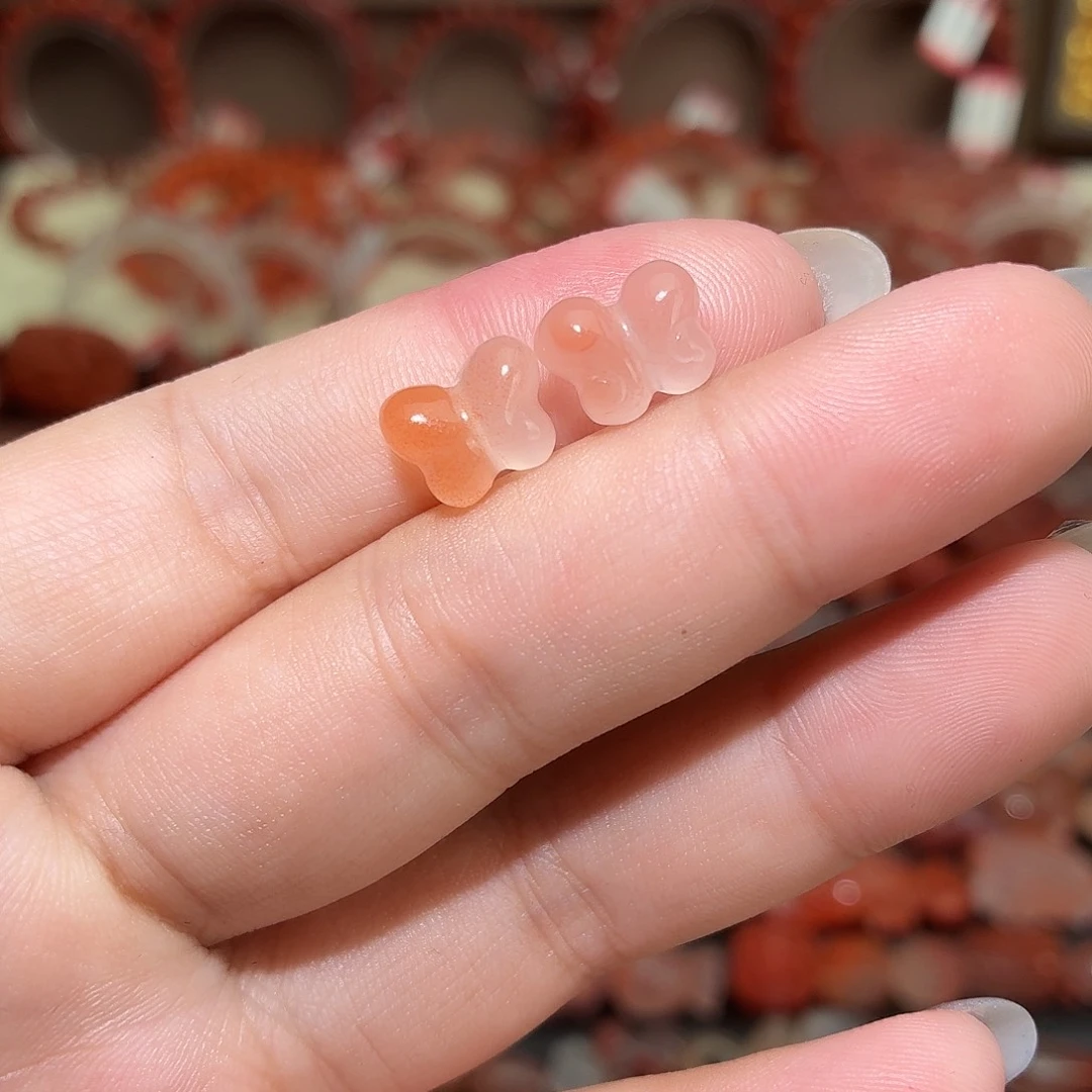 南红玛瑙未镶嵌颈饰10咪➕通孔胖蝴蝶