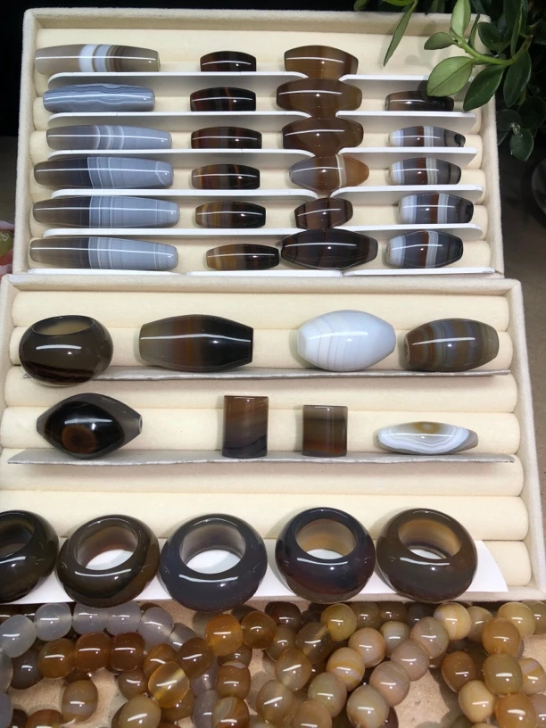 天然玛瑙，选矿原色直播间专用（请勿私拍）多样性拍一发一。