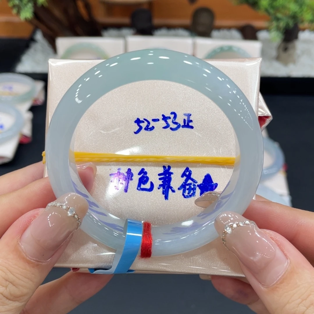 未镶嵌手镯翡翠缅甸翡翠手镯