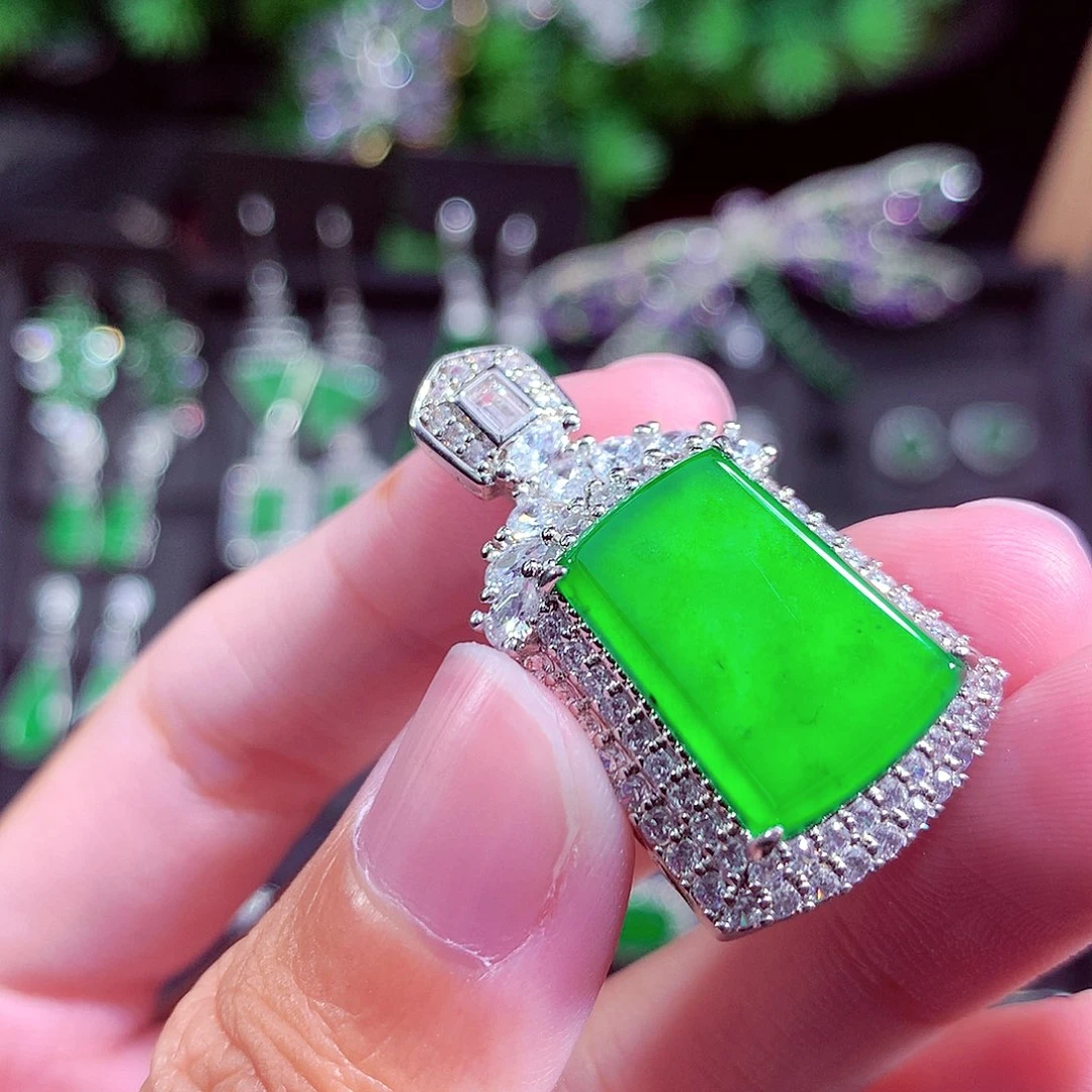 颈饰未镶嵌翡翠天然