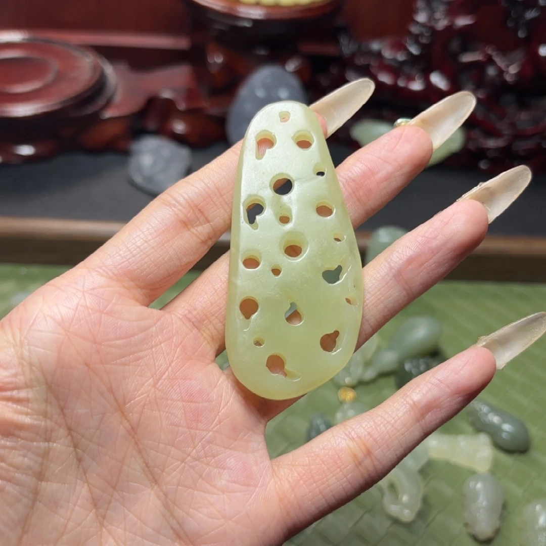 和田玉未镶嵌颈饰正常结构