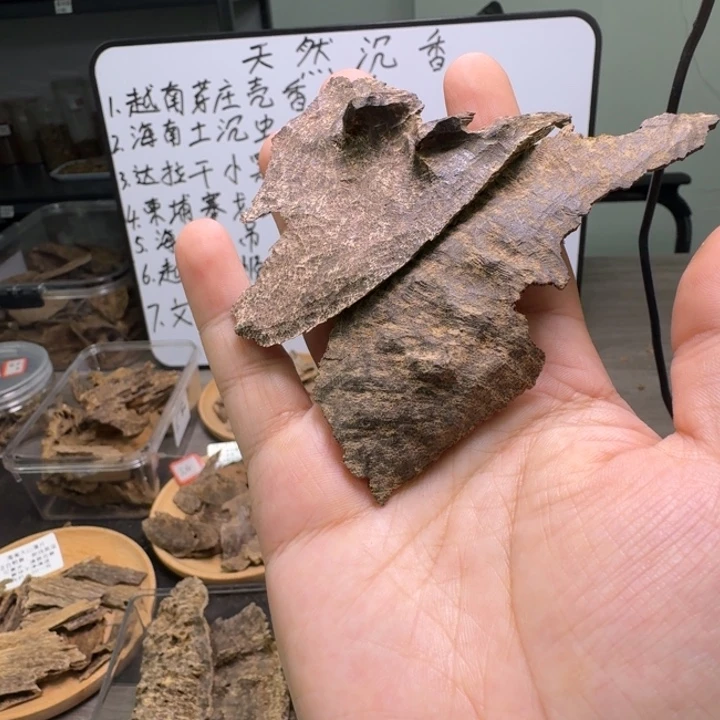 越南顺化老铁8.3克。