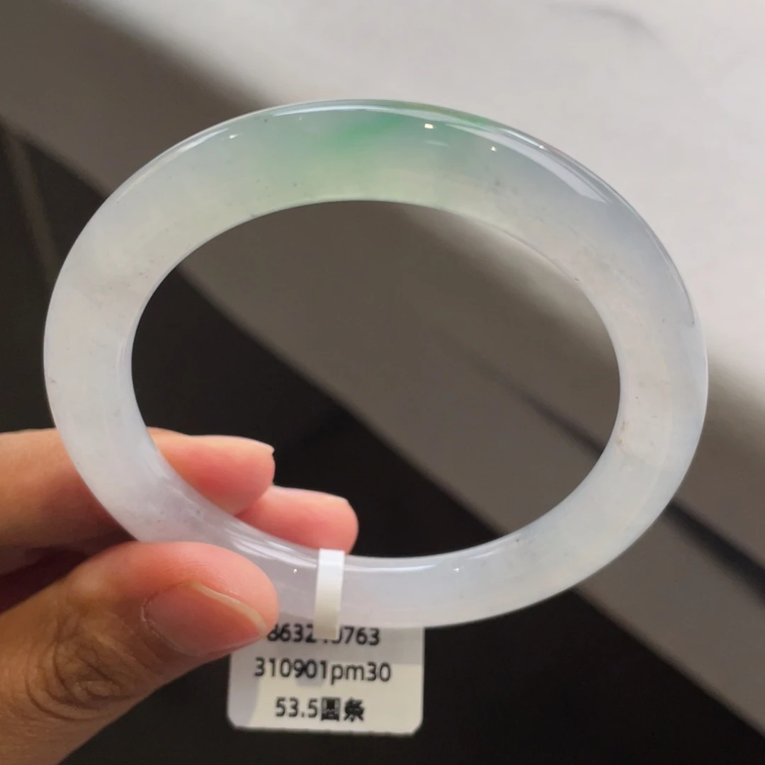 翡翠未镶嵌手镯冰绿圆条