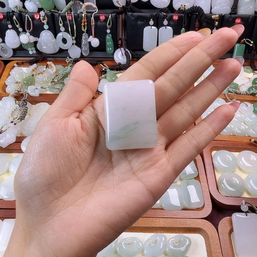 石英质玉未镶嵌颈饰