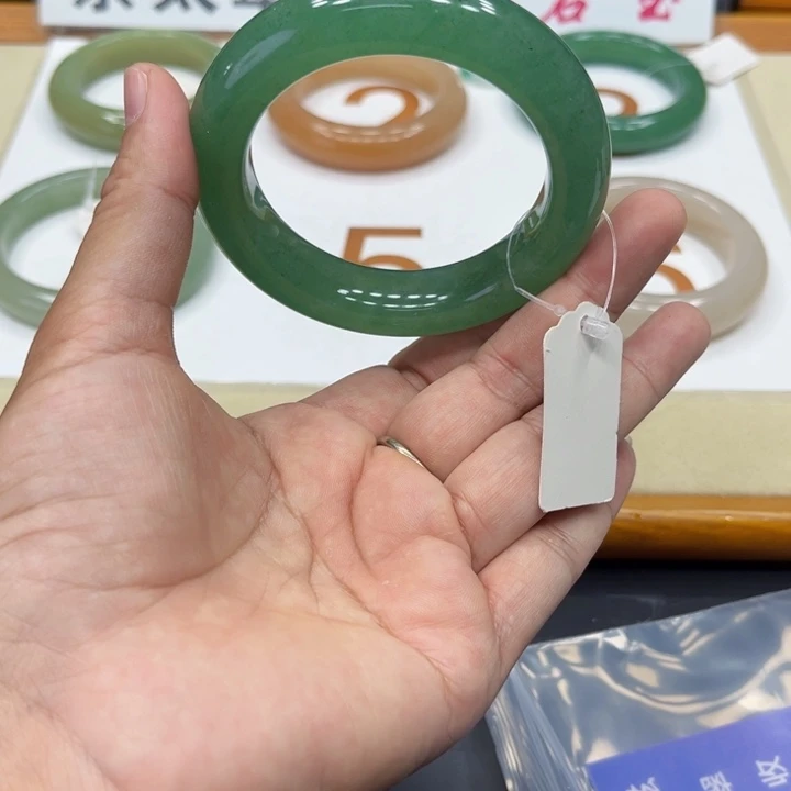 未镶嵌手镯石英质玉长****4