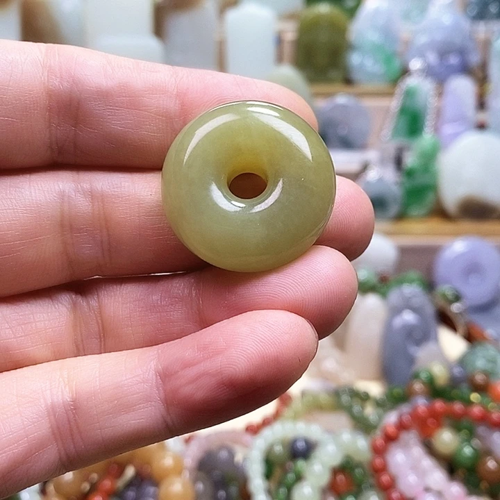 和田玉颈饰未镶嵌魔*松