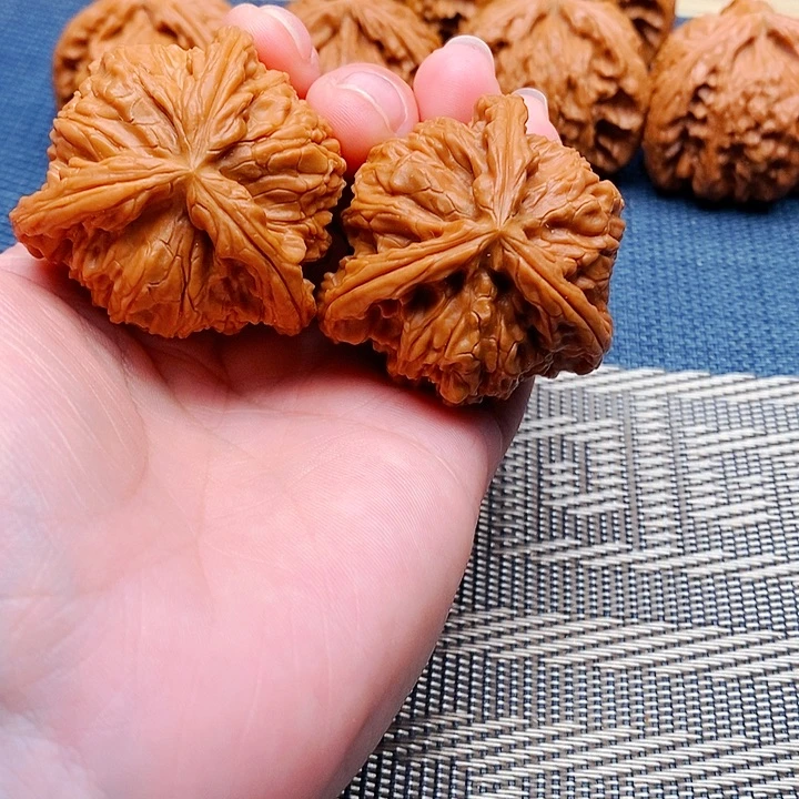 大***烟吊坠文玩核桃三棱