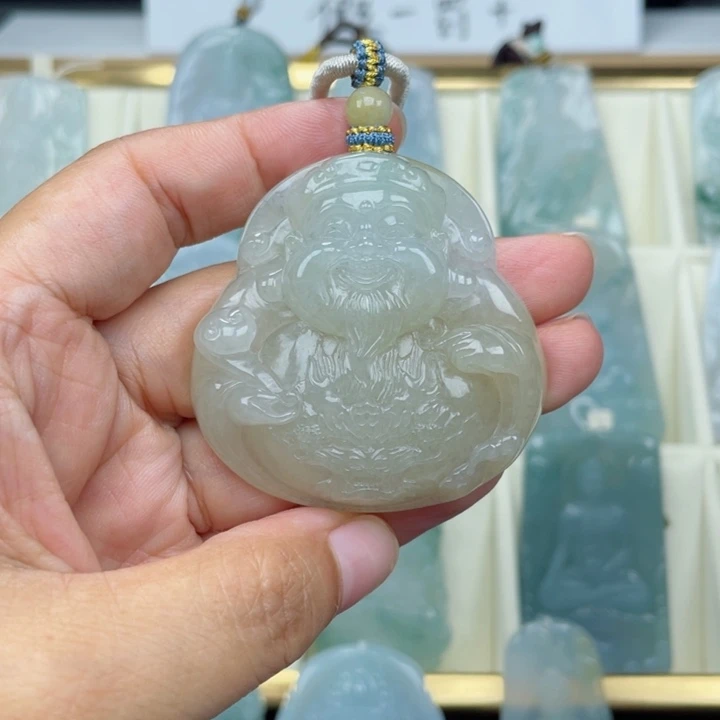 翡翠未镶嵌颈饰财神